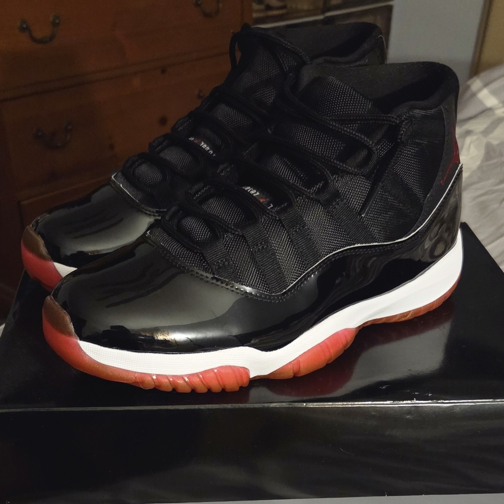 Jordan 11 Bred 2019 Mens Size 10.5 $125.00 Like New Incredible Condition - Picture 2 of 7